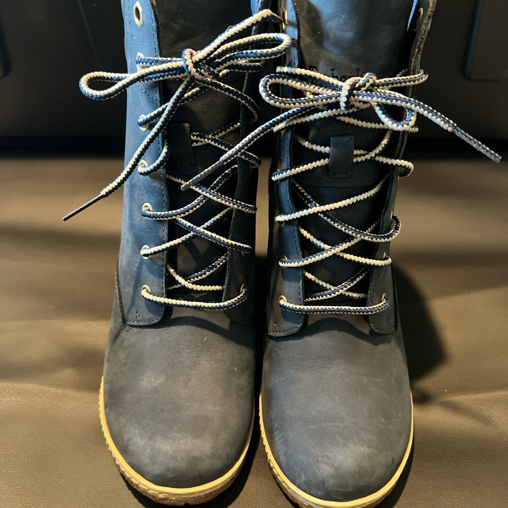 Timberland Women's Blue Lace-Up Boots size 6.5 New without tag